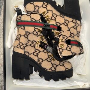 Gucci Women's Beige and Black Combat Boots